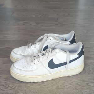 Nike Mens Air Force 1 Low Top Sneakers - Size 7 Good Condition